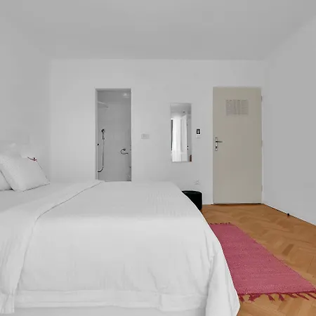 Ivica Apartamento *