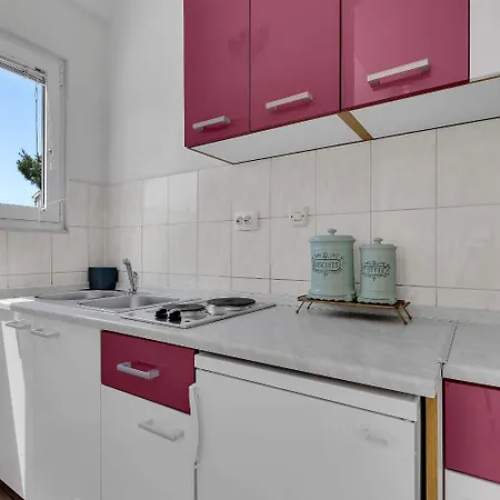 Ivica Apartamento *